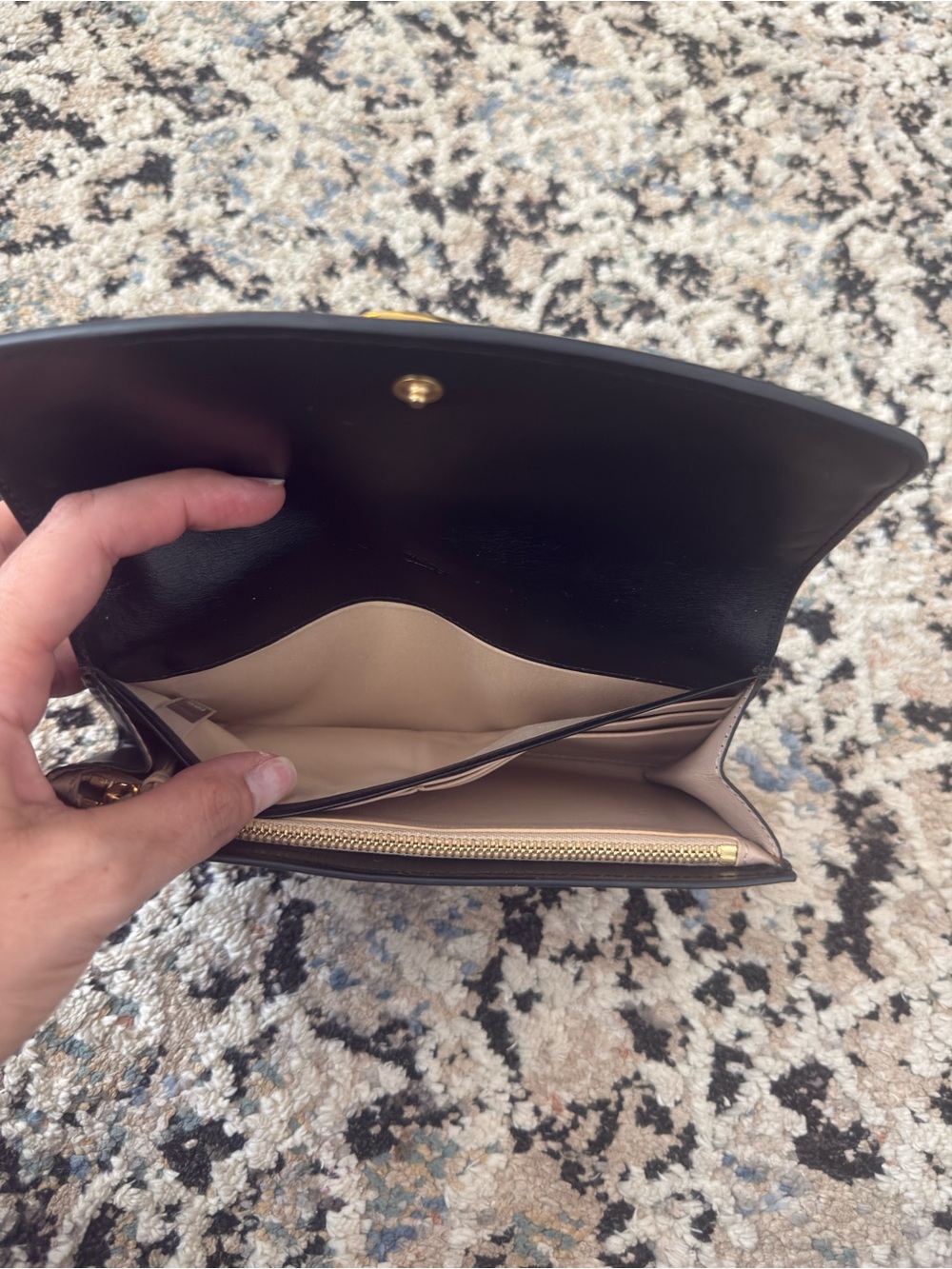 Chloe Black Leather Wallet with Gold 'C' Emblem - Picture 5 of 13